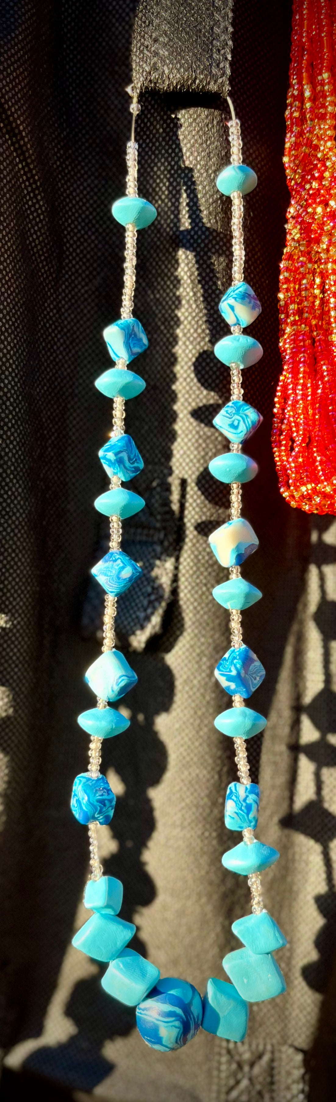 Collier de perles bleues